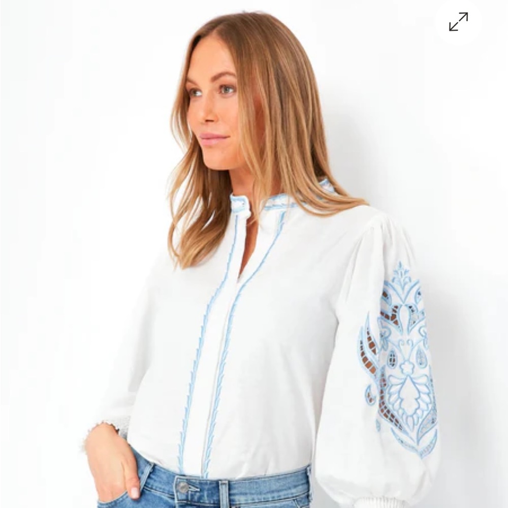 THE SHIRT BY ROCHELLE BEHRENS White and Blue Embroidered Sandy Shirt Size XS NWT